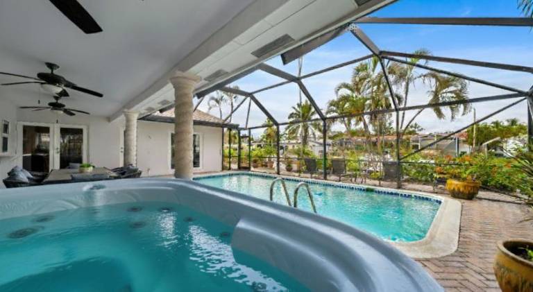 Beautiful apartment with pool | Dogs allowed in Melrose