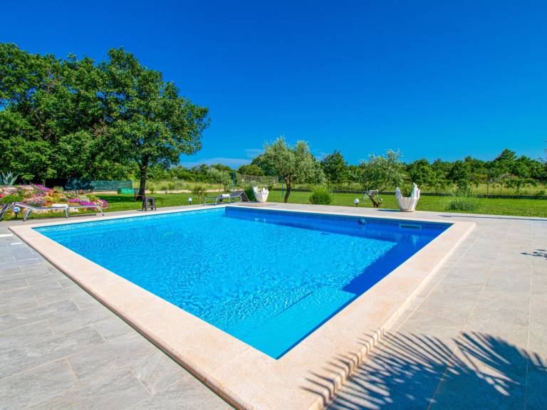 Fully equipped beautiful vacation home with patio, private pool & yard | Pets are welcome — photo 5