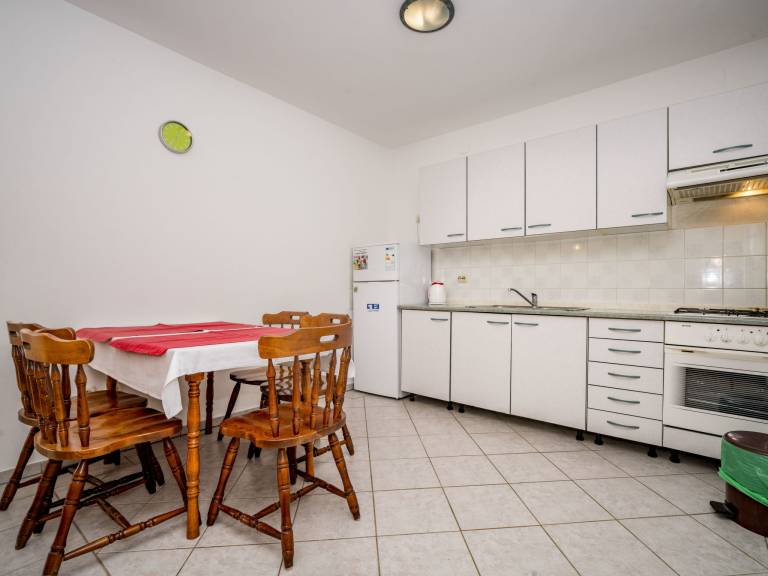 Wonderful apartment with patio, pool & yard | Pet-friendly — photo 4