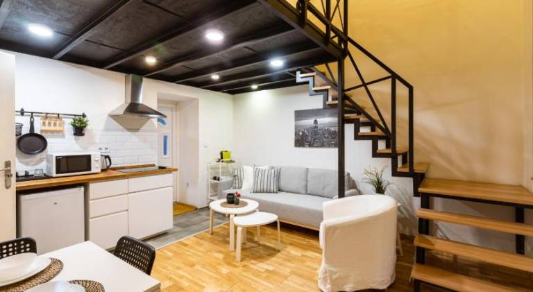 Rental apartment with garden & terrace | Close to St. Stephen's Basilica | Suitable for remote work in Budapest