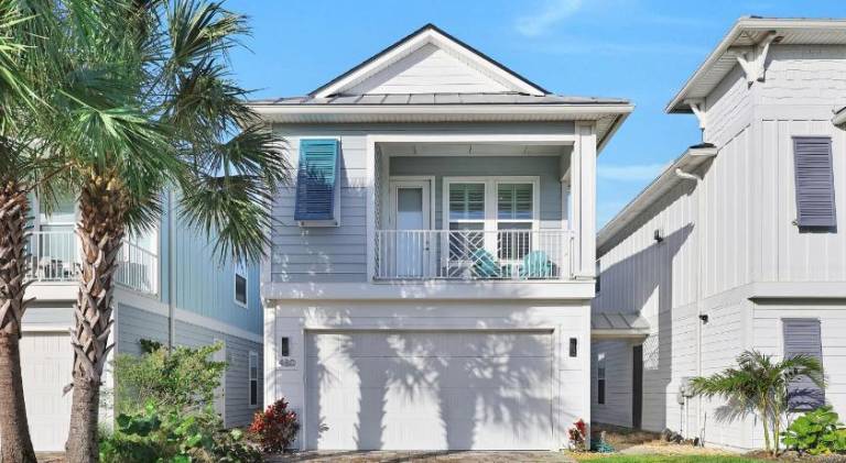 Vacation home with terrace & garden | Perfect for remote work in Jacksonville Beach, FL
