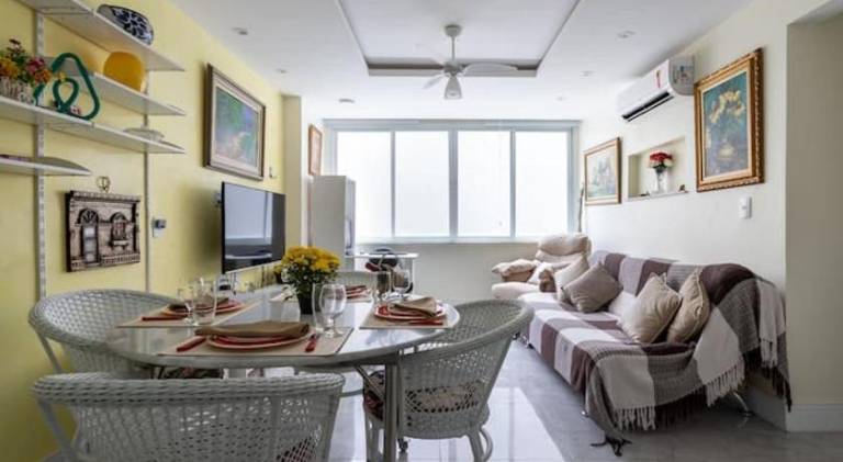 Apartment with jacuzzi in Leme