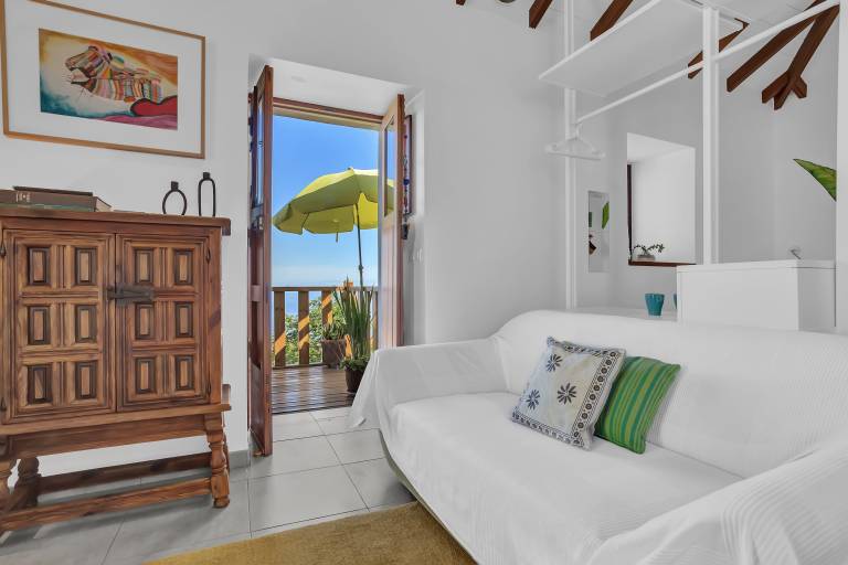 Tiled House with Sea & Mountain Views, Wi-Fi, Terrace, Garden, Pet-Friendly — photo 4
