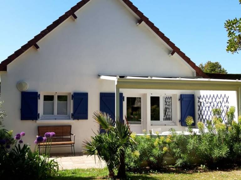 Fully equipped vacation home with patio | Close to the beach | Pets are welcome in Coutances