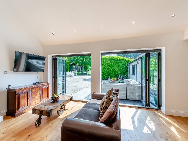 Cottage with garden | River view — photo 4