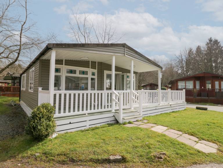 Cottage with pool — photo 2