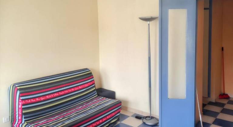 Rental apartment with 1 room for 4 persons in Woippy
