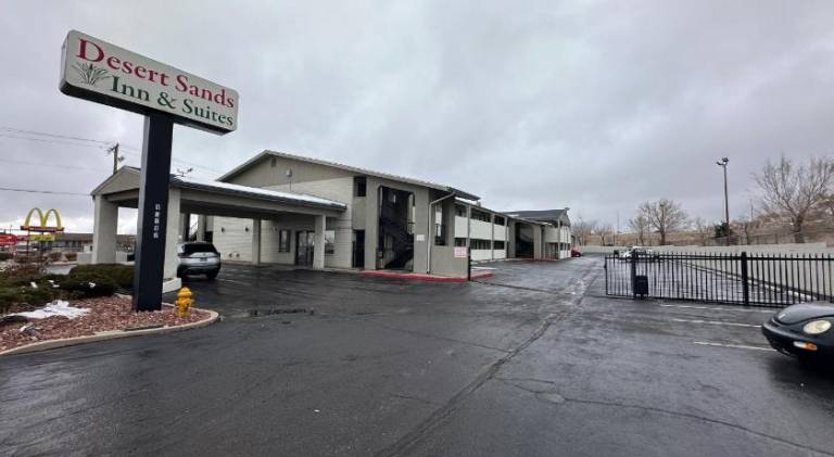 Desert Sands Inn & Suites in Albuquerque, NM