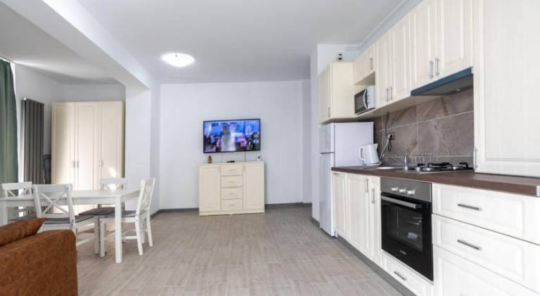 Serviced apartment with hot tub, pool & sauna — photo 4
