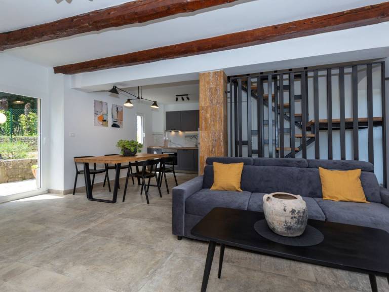 House with garden, BBQ & patio — photo 4