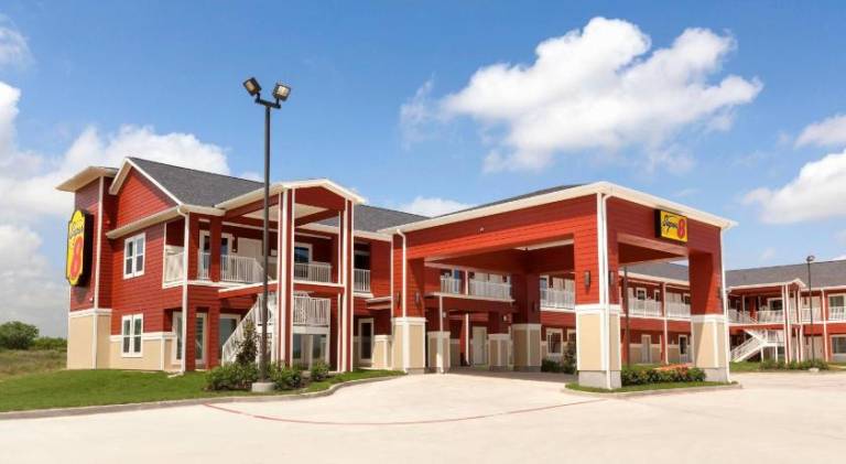 Super 8 By Wyndham Carrizo Springs — photo 2