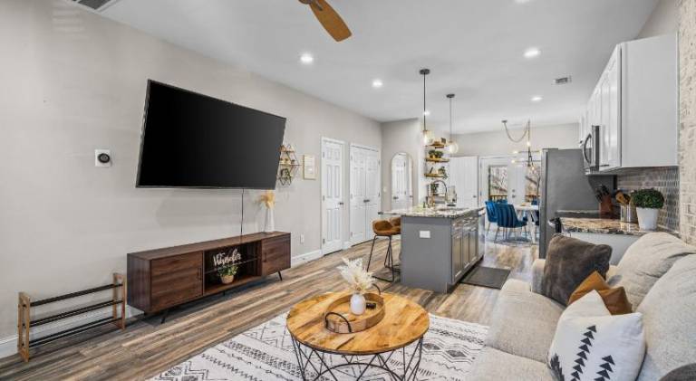 Modern Home with Backyard Oasis in Heart of ATL — photo 2