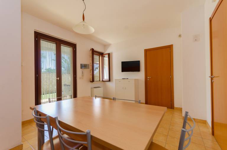 Rental apartment with garden & barbecue | Garden view — photo 4