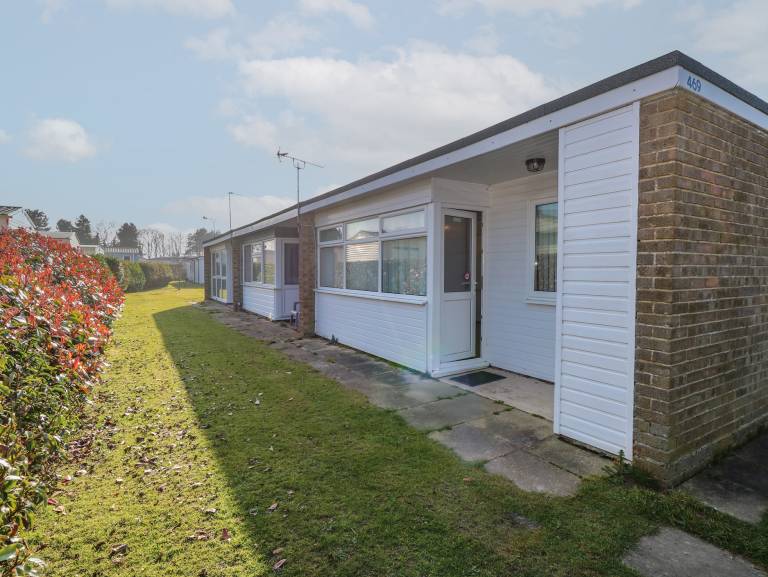 Cottage with yard | Beach view in Great Yarmouth