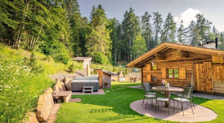 Big chalet with sauna, jacuzzi & yard | Dogs allowed — photo 4