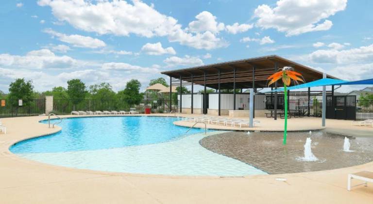 Fully equipped beautiful vacation home with private pool, hot tub & barbecue | Pets are welcome — photo 4