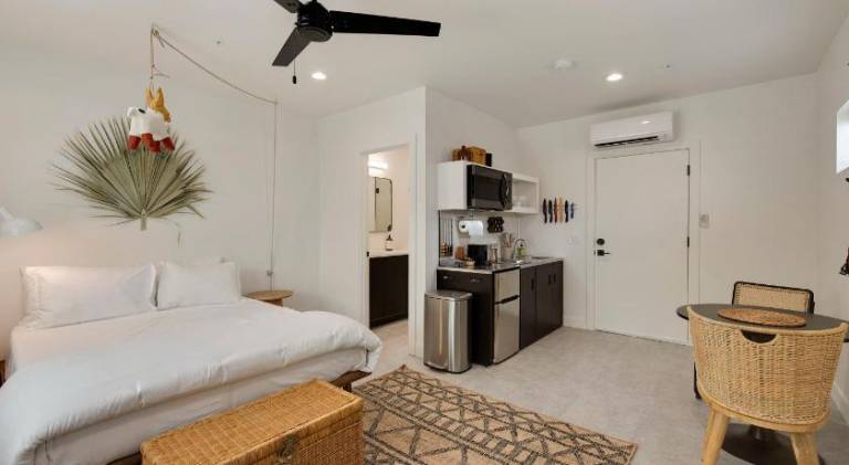 Apartment with patio, garden & hot tub — photo 2