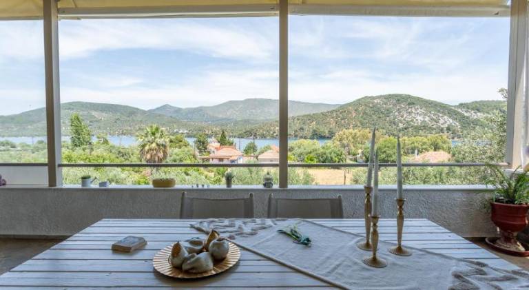 Villa with yard & patio | Perfect for remote work — photo 2