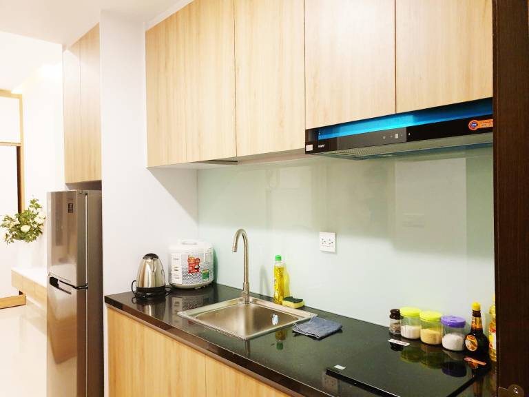 Apartment with barbecue, hot tub & pool | Next to Phạm Ngũ Lão Street | Water view | Perfect for remote work | Pets allowed — photo 5
