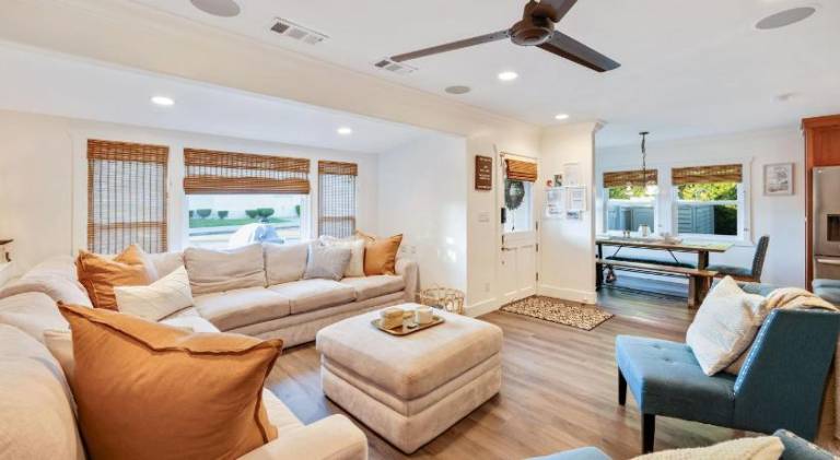 CUTE HOME 7 BLOCKS TO BEACH. XBOX. BIKES. PETS in Fountain Valley, CA