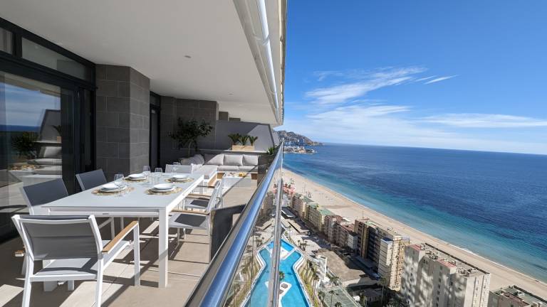 Rental apartment with garden, patio & heated pool | Water view in Alicante