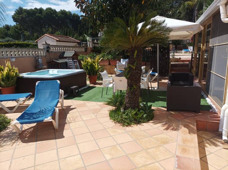 Villa with yard, pool & hot tub | Suitable for remote work in Denia