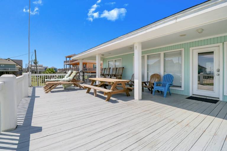 Family-oriented spacious vacation home with barbeque | Beach view | Pet-friendly — photo 4