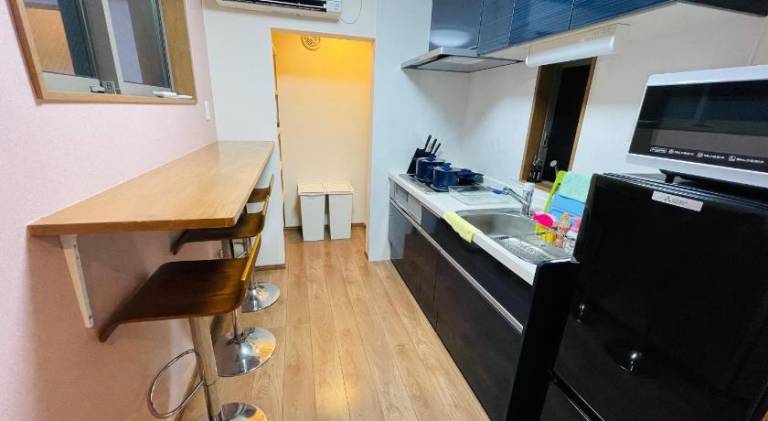 House with hot tub & terrace | Near Sensō-ji | Suitable for remote work — photo 4