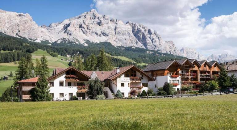 Children-friendly holiday apartment with patio, yard & sauna | Close to the ski | Pets are welcome in Badia