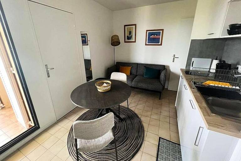 Apartment with pool — photo 2