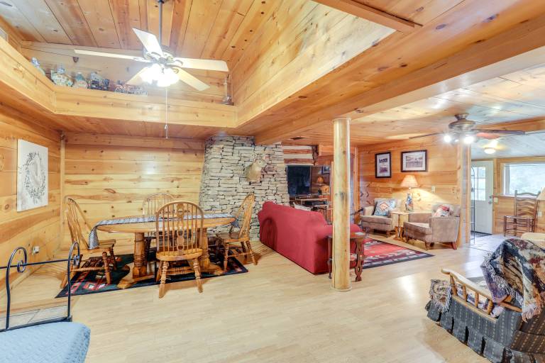 Mountain-View Cabin on Farm: 3 Mi to Town & Shops — photo 4