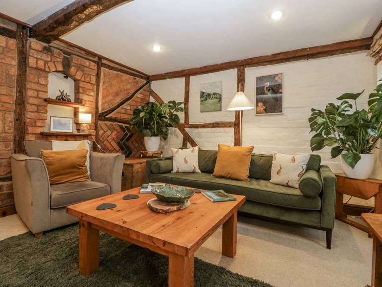 Cottage with garden — photo 4