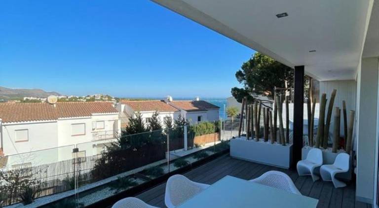 Apartment with pool, yard & terrace — photo 4
