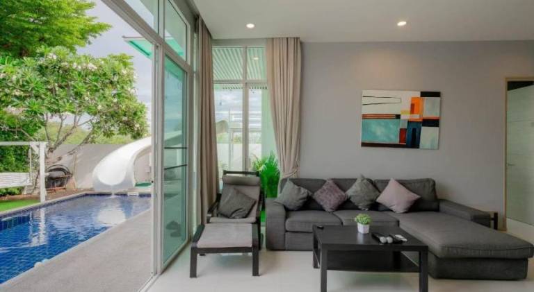 Villa with pool — photo 4