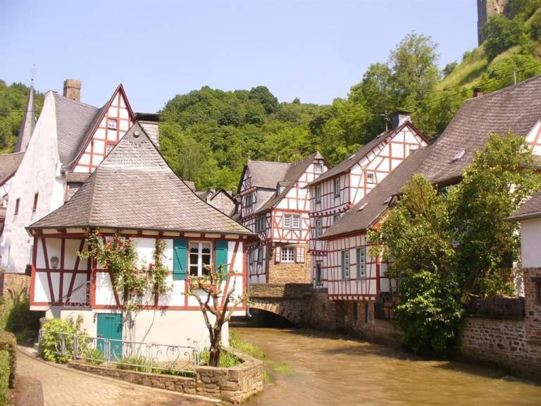 Bed & Breakfast  Monreal