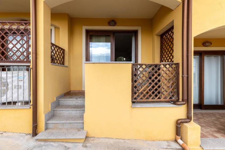 Apartment with garden — photo 4