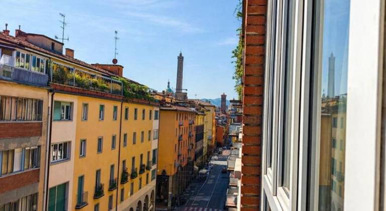 Ampio ed elegante appartamento di 100 mq, 2 bagni, fino a 6 Ospiti vicino a centro, stazione e fiera — photo 3
