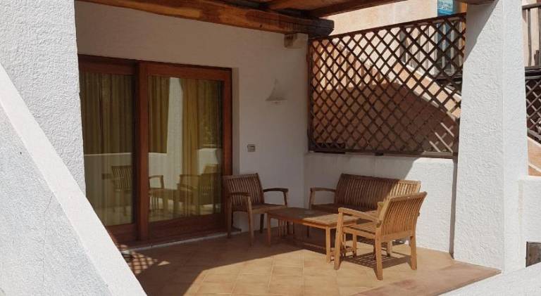 House with terrace — photo 4