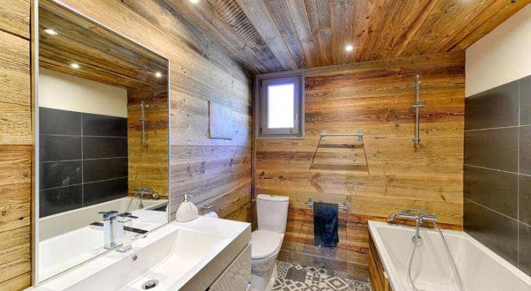 Chalet with jacuzzi — photo 2