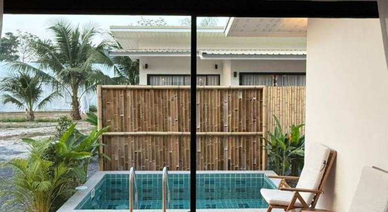 Villa with pool — photo 5