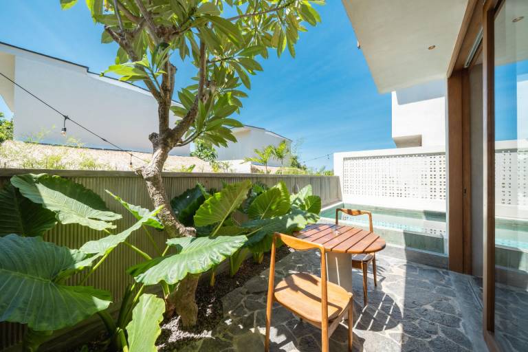 Villa with yard — photo 3