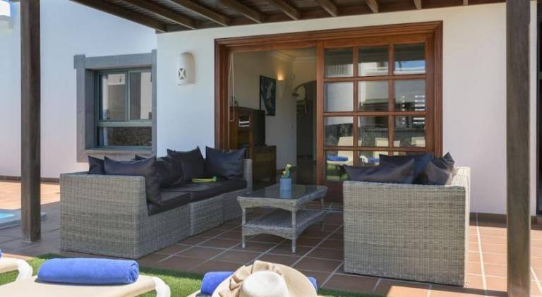 Villa with private pool, yard & patio — photo 3