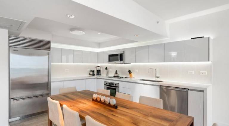 Family-friendly serviced apartment with patio, sauna & hot tub | Close to Miami Beach Botanical Garden | Close to the beach | Suitable for remote work | Pet-friendly — photo 4