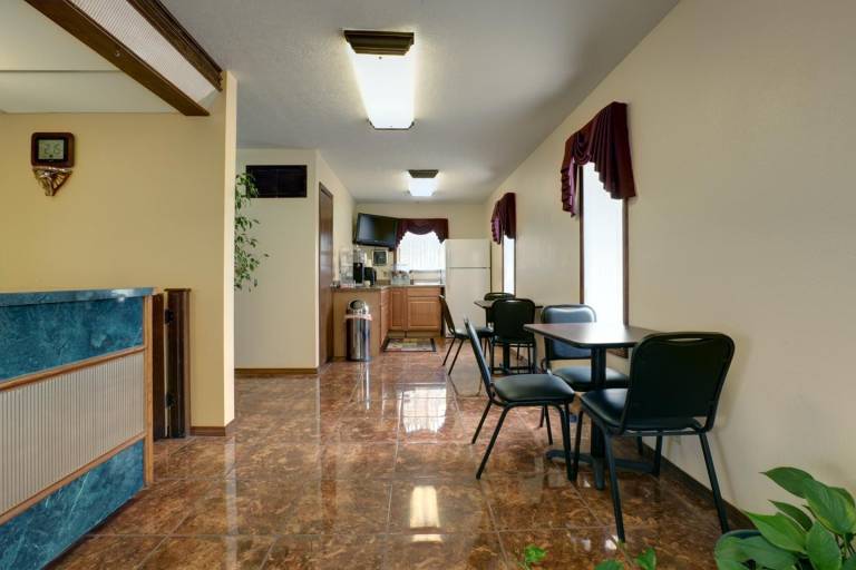 Americas Best Value Inn Weatherford, OK — photo 3