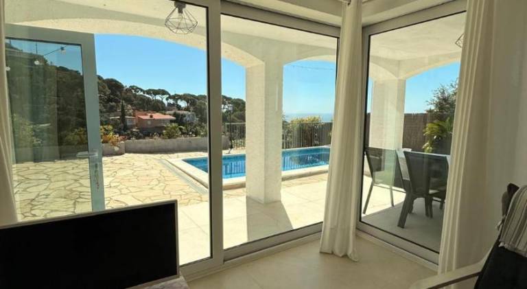 Fully equipped big villa with barbecue, private pool & patio | Dogs allowed — photo 3