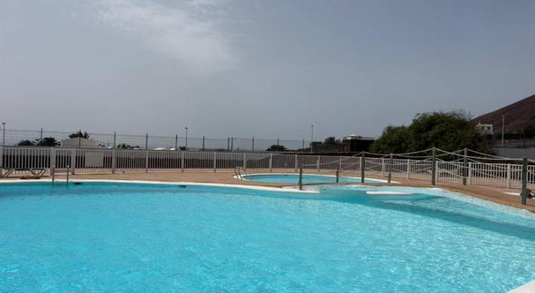 Apartment with barbecue, terrace & pool — photo 4