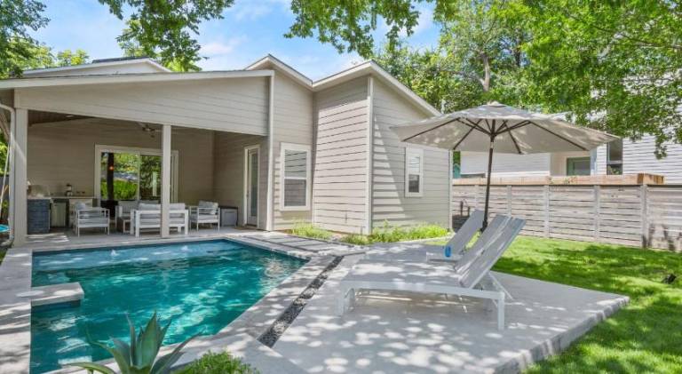 Villa with pool in Austin, TX