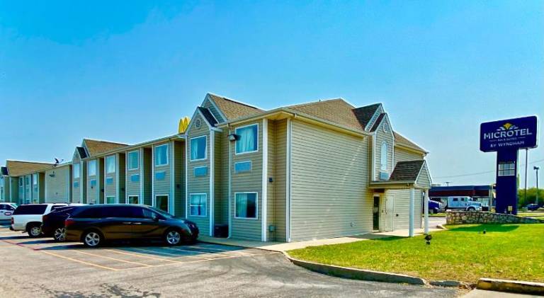 Microtel Inn & Suites by Wyndham Ardmore — photo 4