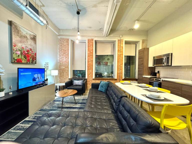 2 BR 2 BT Downtown Free Valet Parking 6