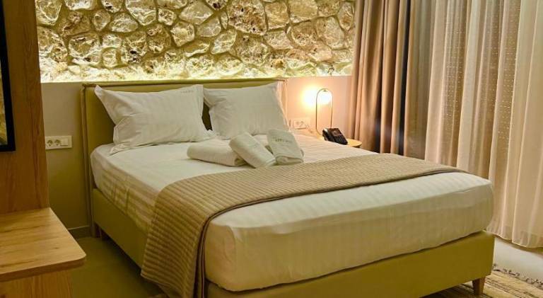 Serviced apartment with pool, garden & patio in Igoumenitsa
